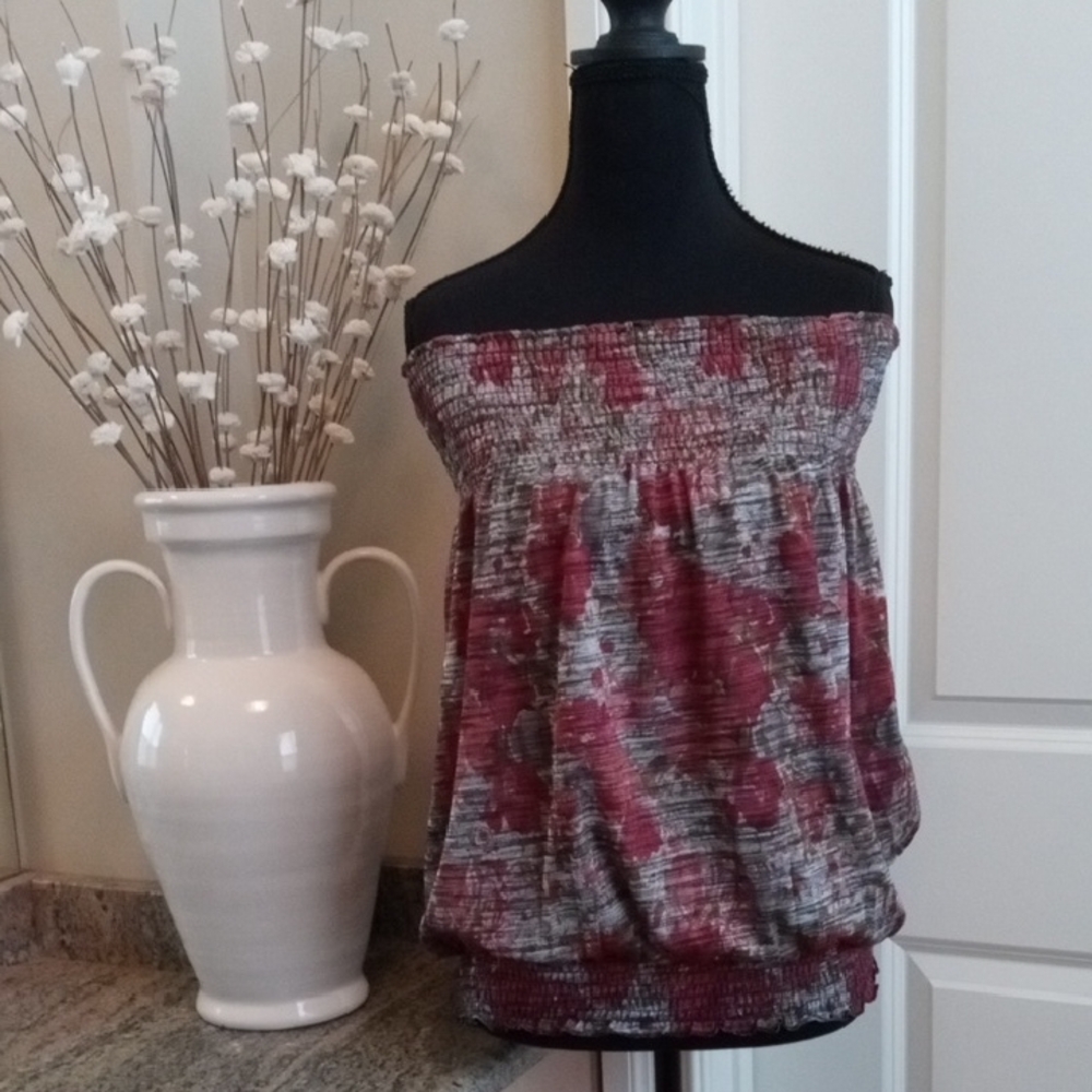 Pop Star - Chic Sleeveles Off-Shoulder Smocked Blouse in Red and Gray Size M